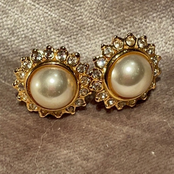VINTAGE 80’s Pearl Earrings - Picture 1 of 8
